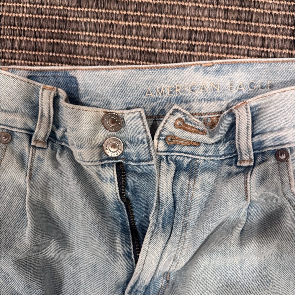 American Eagle Outfitters Light Wash Distressed Mom Jeans - Picture 3 of 5